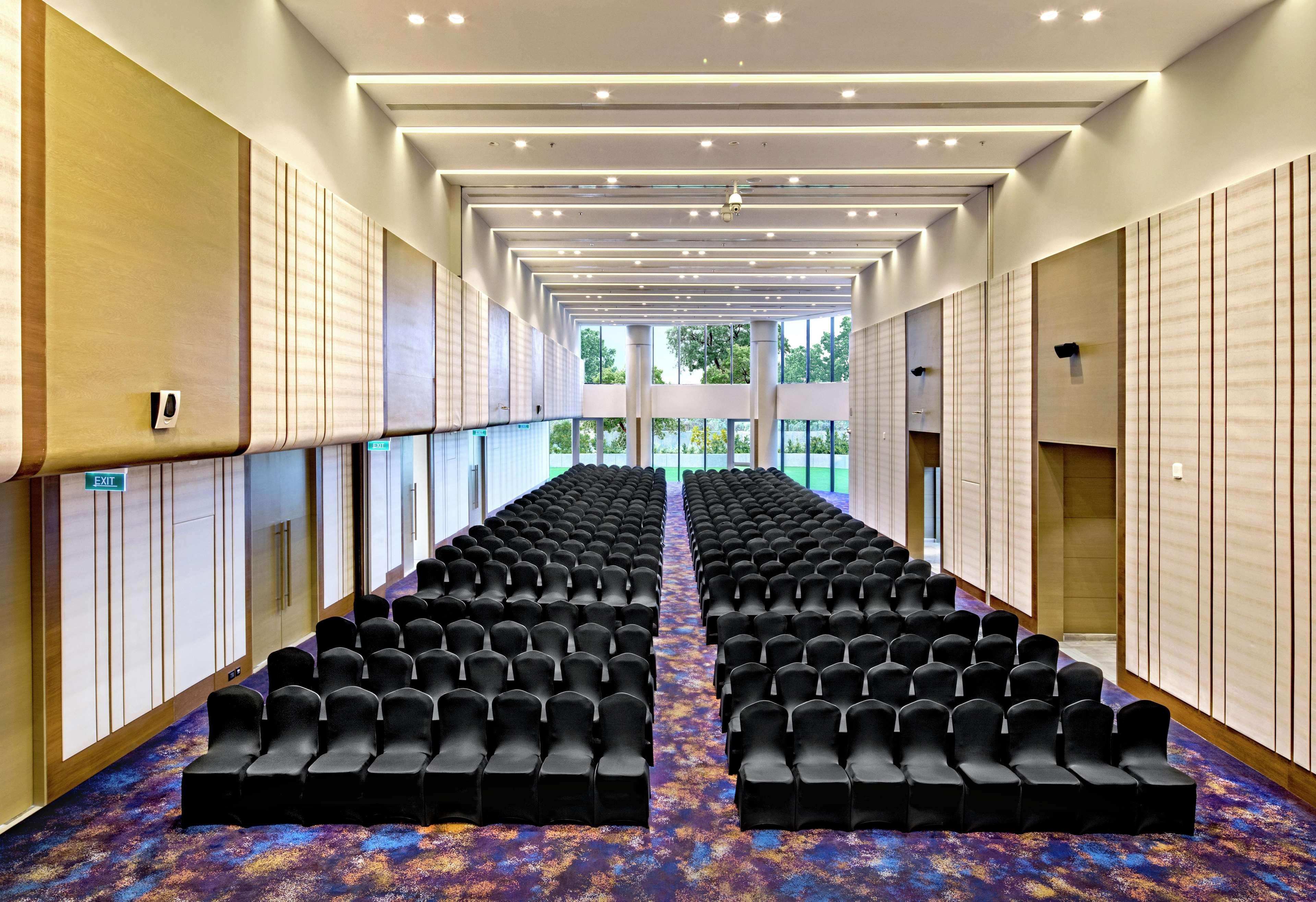 Hotel Doubletree By Hilton Ahmedabad Extérieur photo