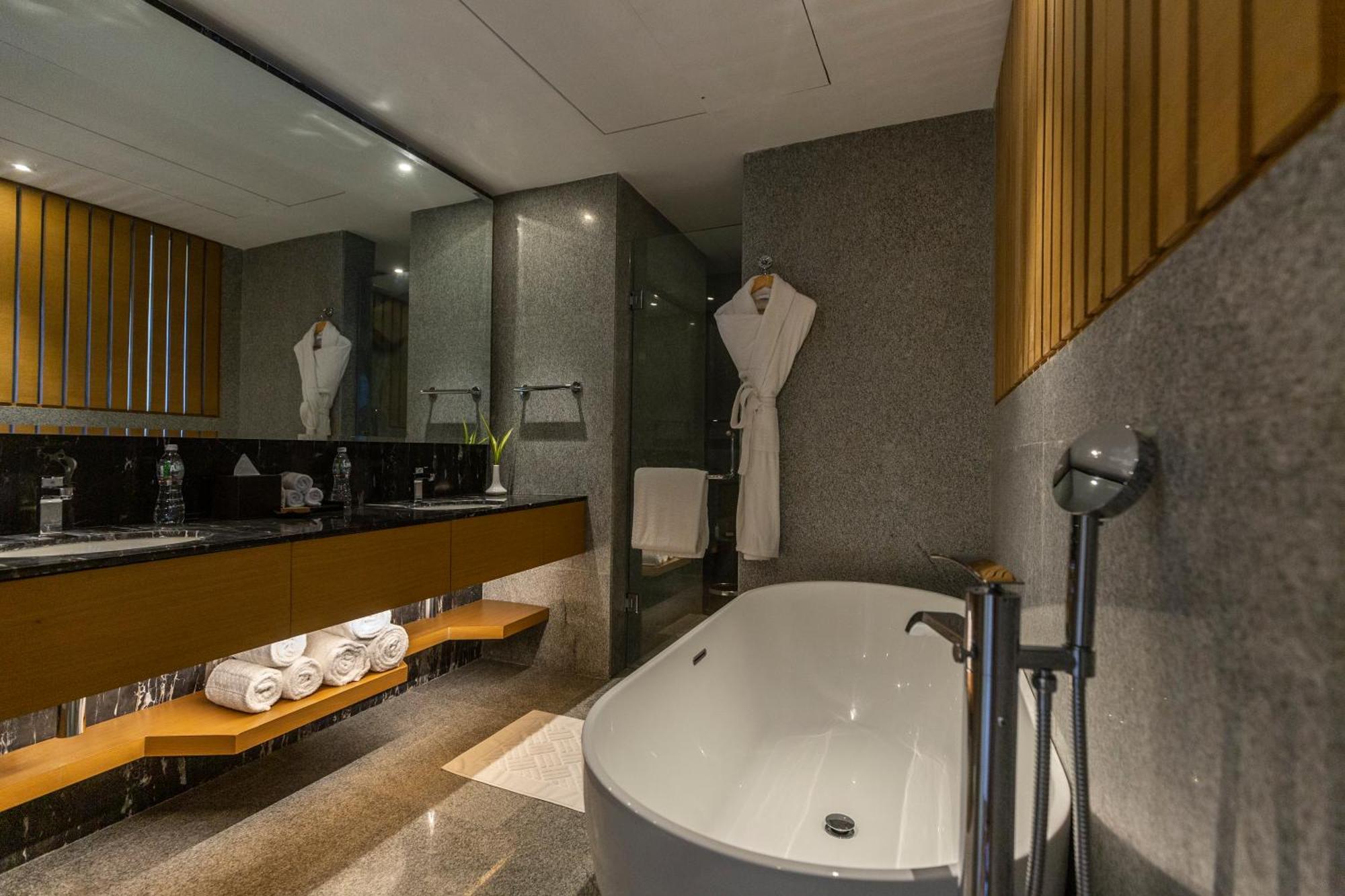 Hotel Doubletree By Hilton Ahmedabad Extérieur photo