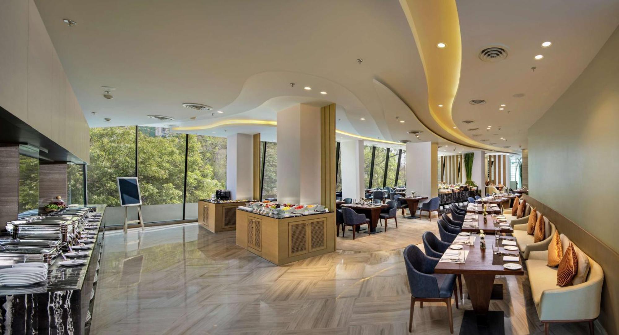 Hotel Doubletree By Hilton Ahmedabad Extérieur photo