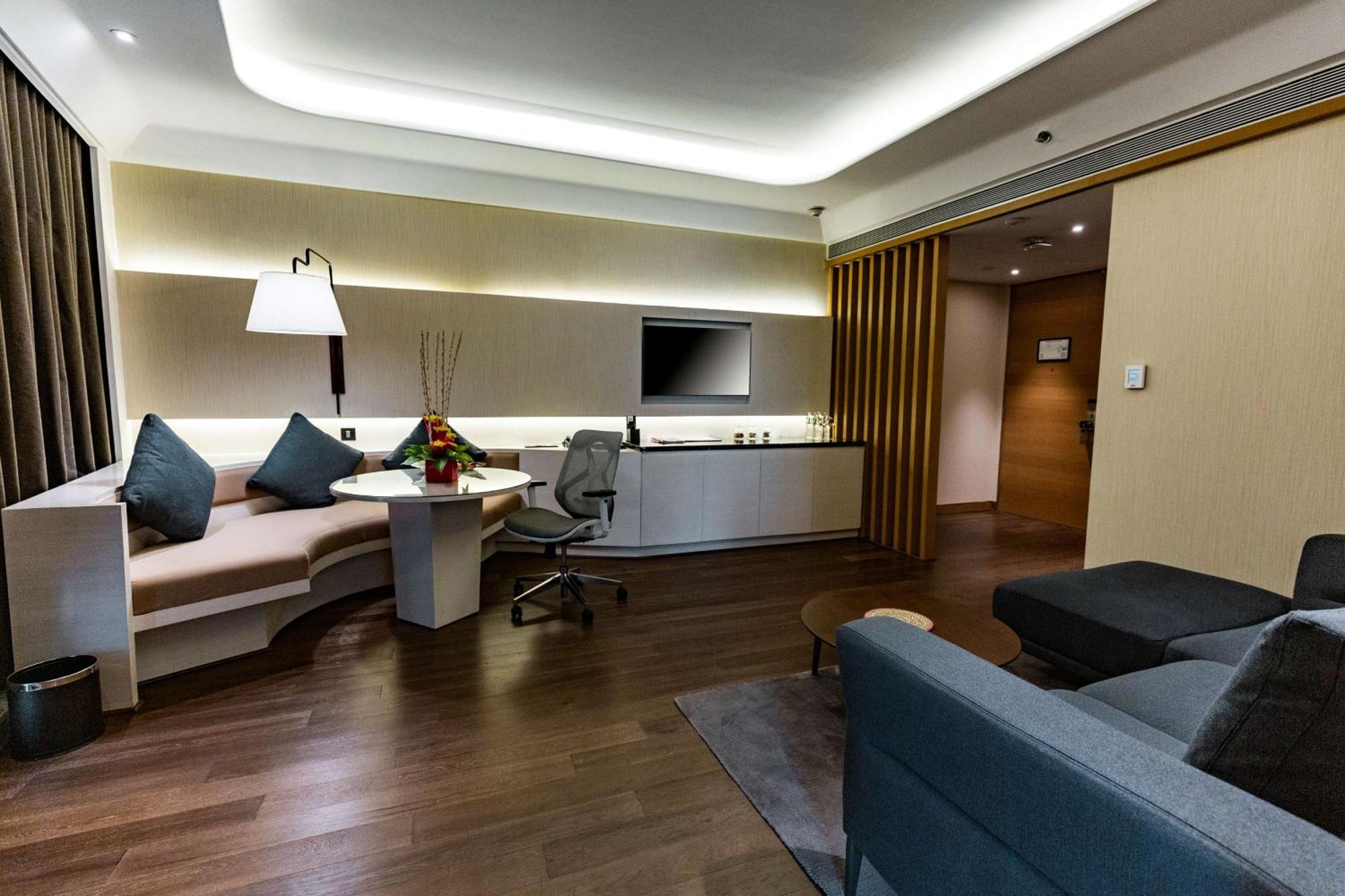 Hotel Doubletree By Hilton Ahmedabad Extérieur photo