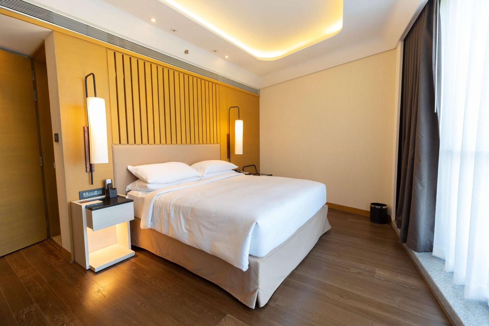 Hotel Doubletree By Hilton Ahmedabad Extérieur photo